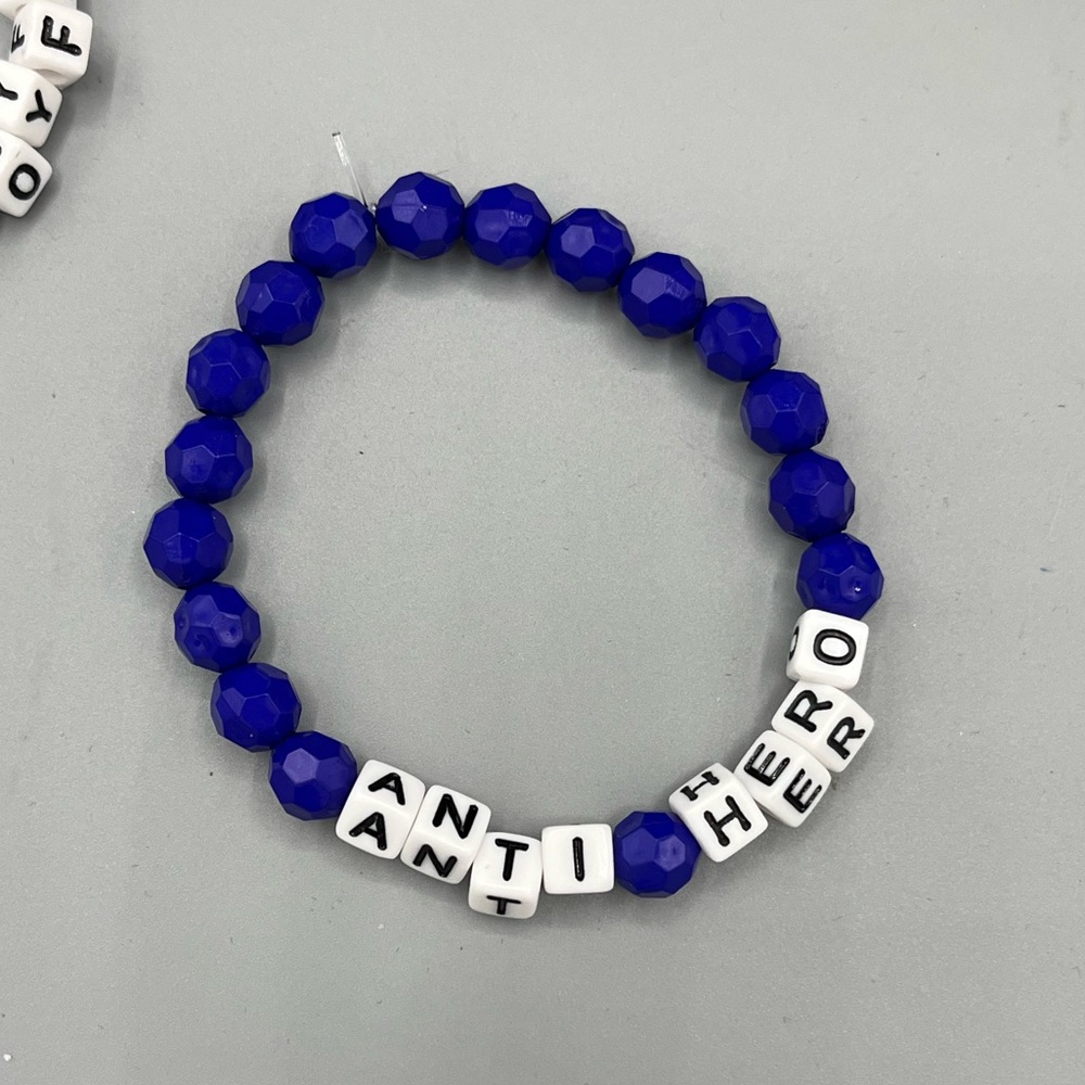 Anti hero bracelet